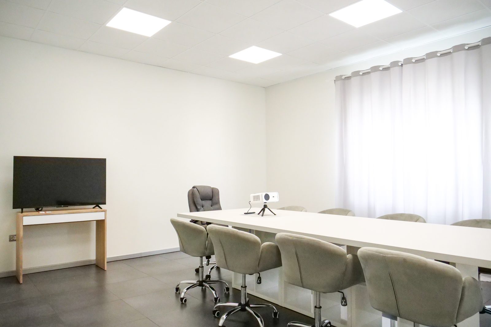 Sala riunioni allestita per un cliente